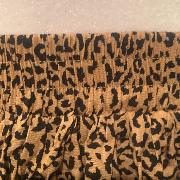 Easel Skirt - Picture 3 of 5